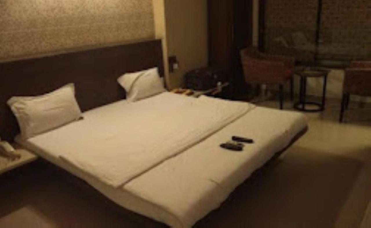 Hotel Sai Saya,Nashik Buitenkant foto