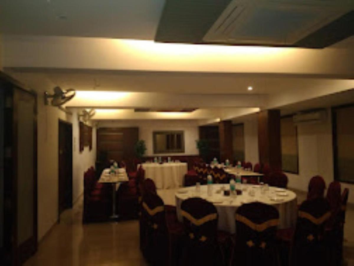 Hotel Sai Saya,Nashik Buitenkant foto