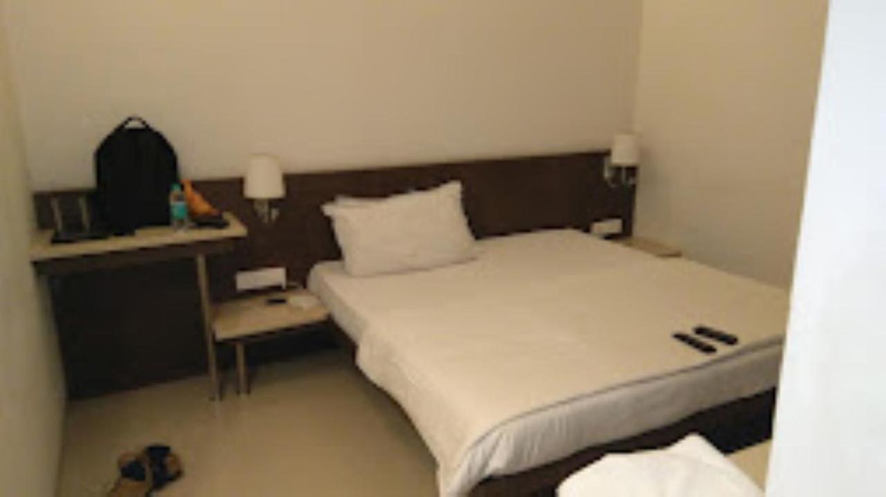 Hotel Sai Saya,Nashik Buitenkant foto