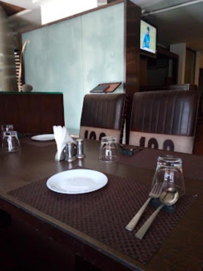 Hotel Sai Saya,Nashik Buitenkant foto